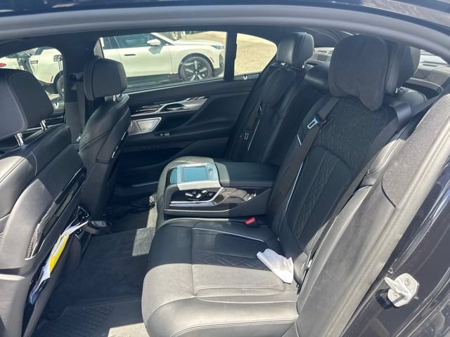 Used 2019 BMW 750i xDrive w/ Luxury Rear Seating Package AWD/4WD image 7