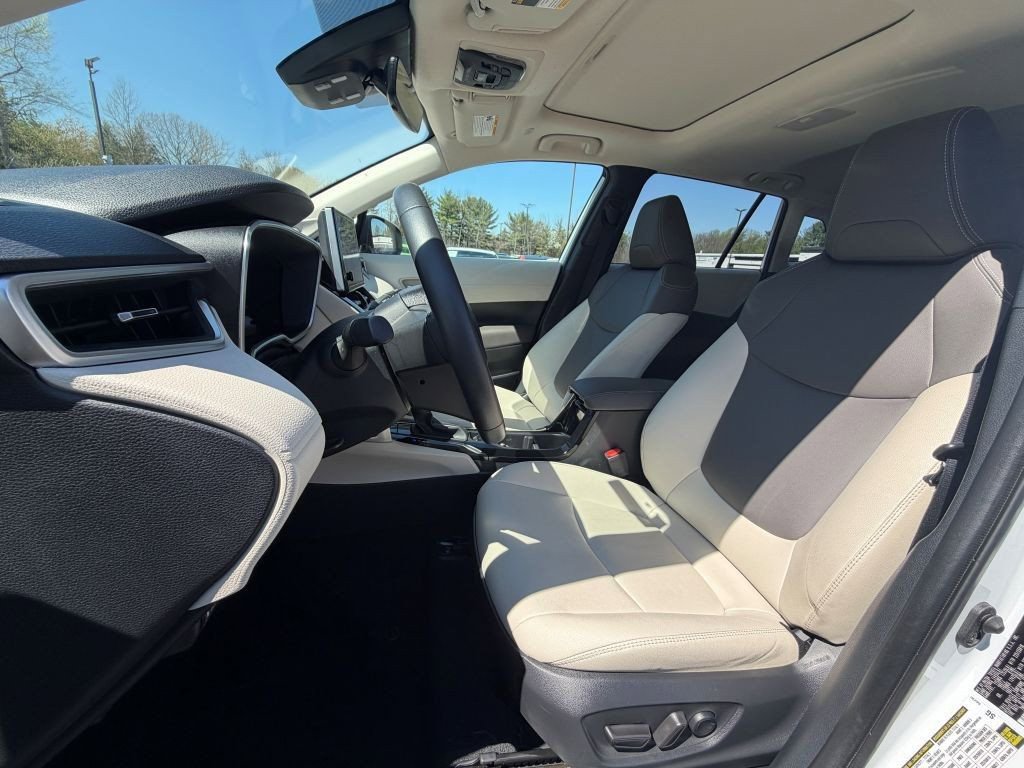 Used 2023 Toyota Corolla Cross XLE w/ Convenience Package image 11