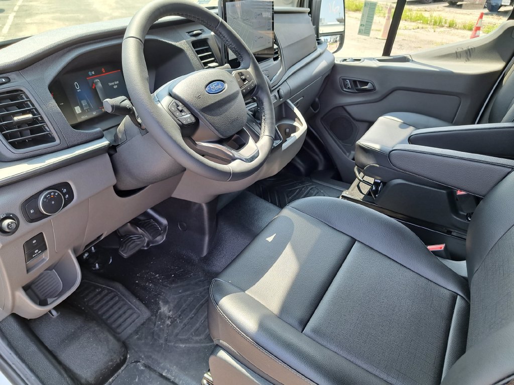 New 2026 Ford Transit 250 148 Medium Roof RWD image 9