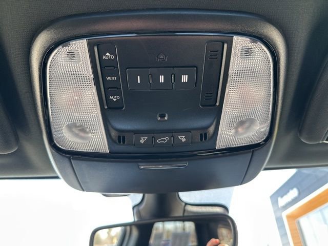 Used 2025 Dodge Durango R/T image 35