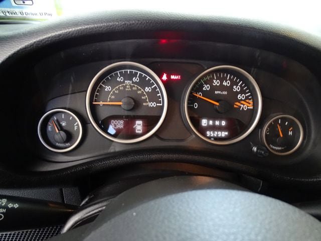 Used 2016 Jeep Wrangler Unlimited Sahara image 13