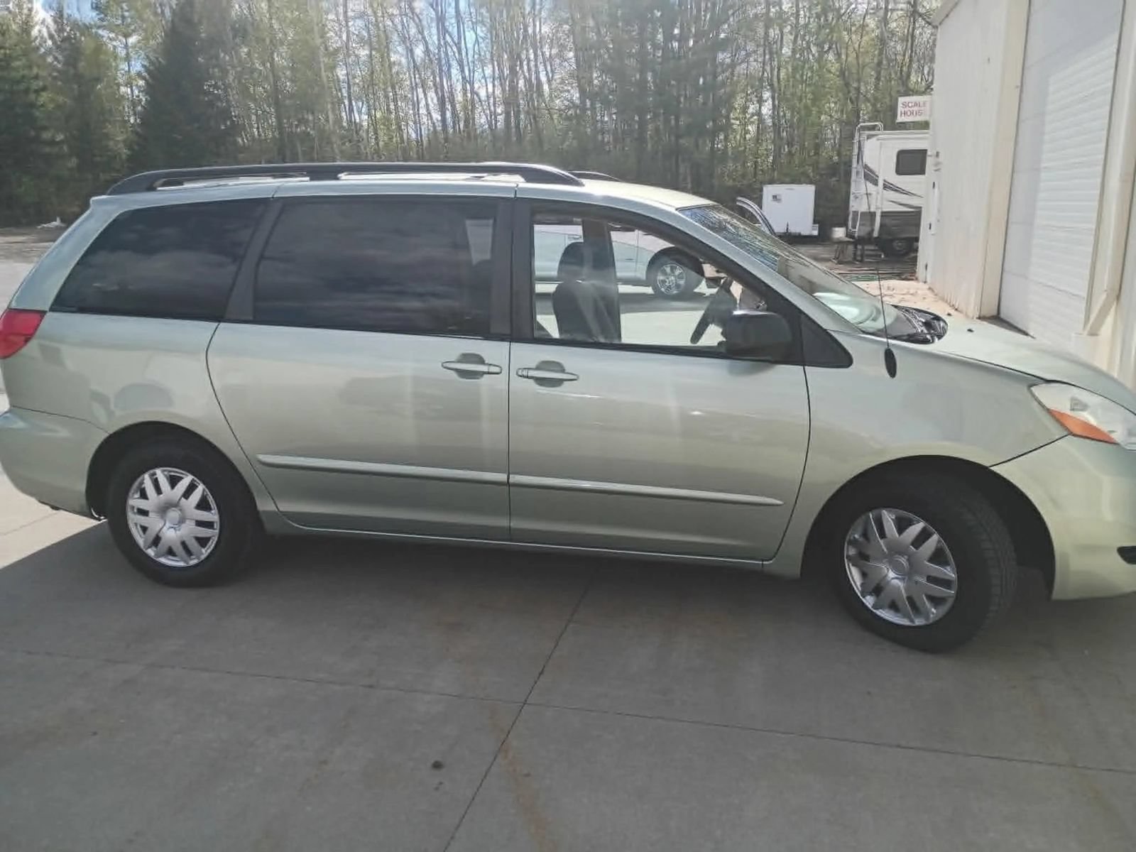 Used 2008 Toyota Sienna CE FWD image 3