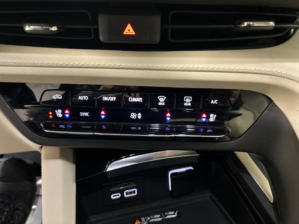Used 2021 Buick Envision Avenir w/ Technology Package II image 19