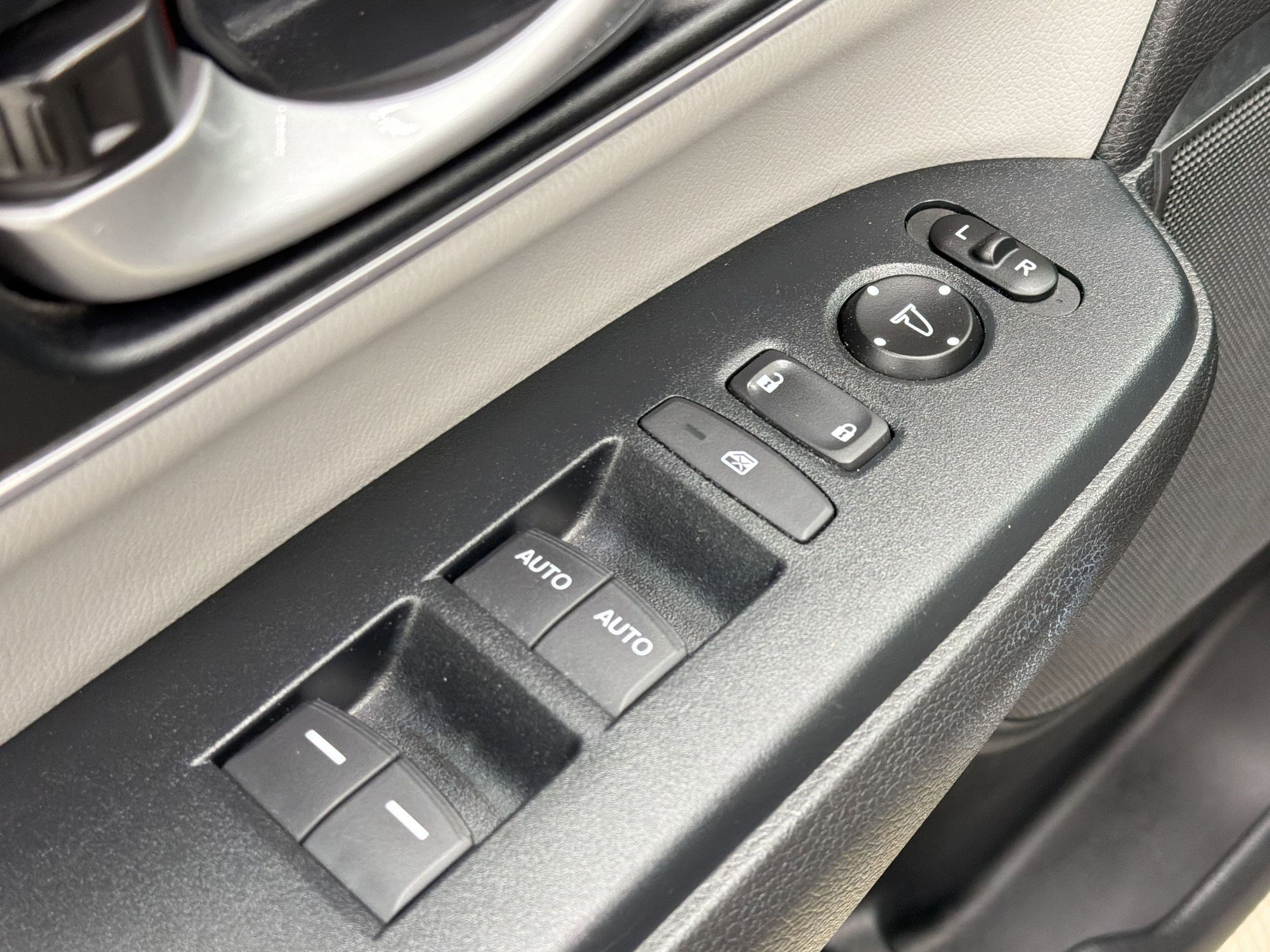 Used 2017 Honda CR-V EX-L image 16