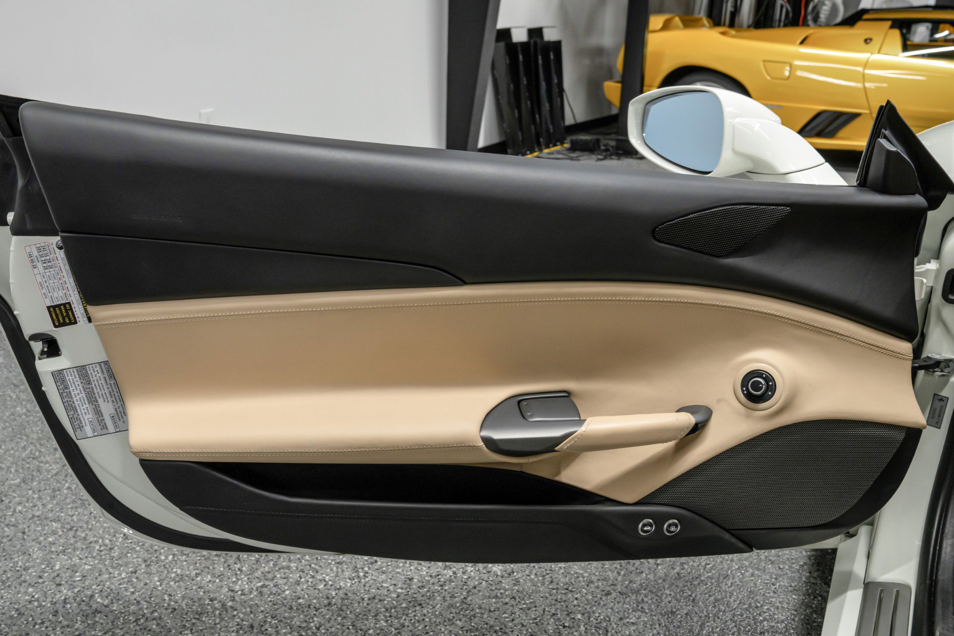 Used 2018 Ferrari 488 Spider image 32