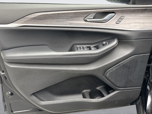 Used 2023 Jeep Grand Cherokee Limited image 9