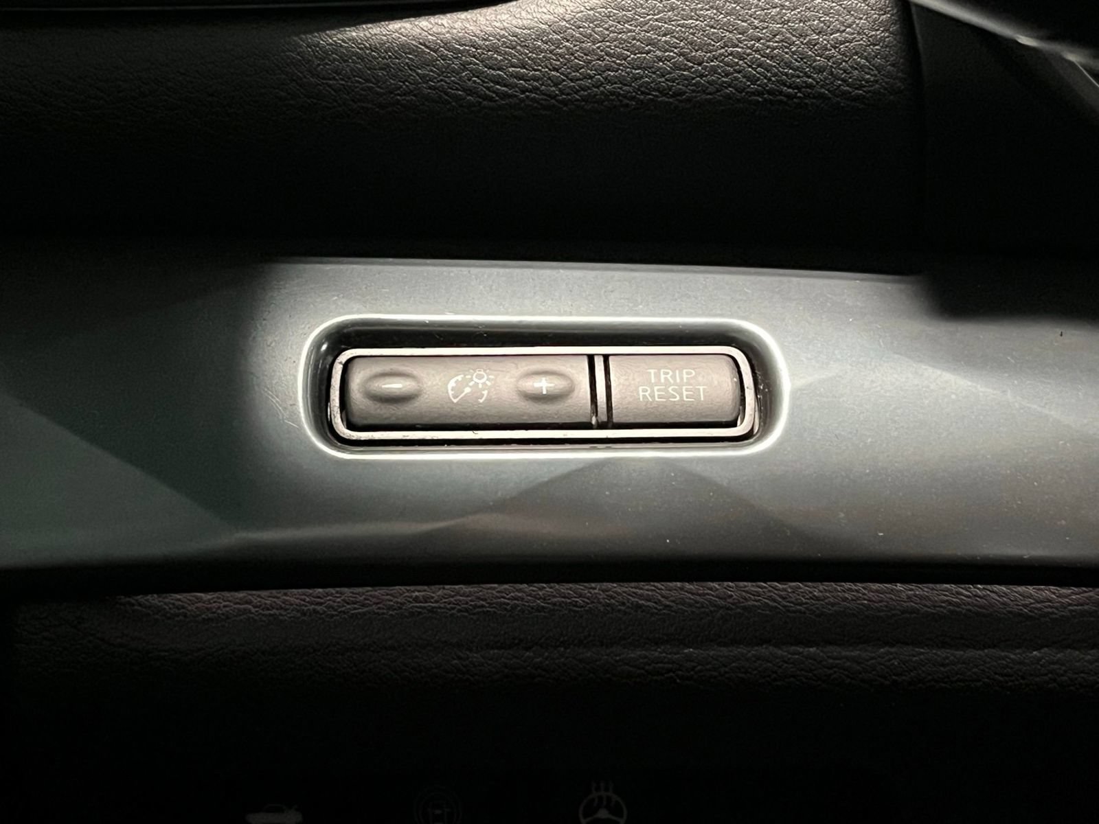 Used 2022 Nissan Maxima SR w/ Sport Mat Group FWD image 34