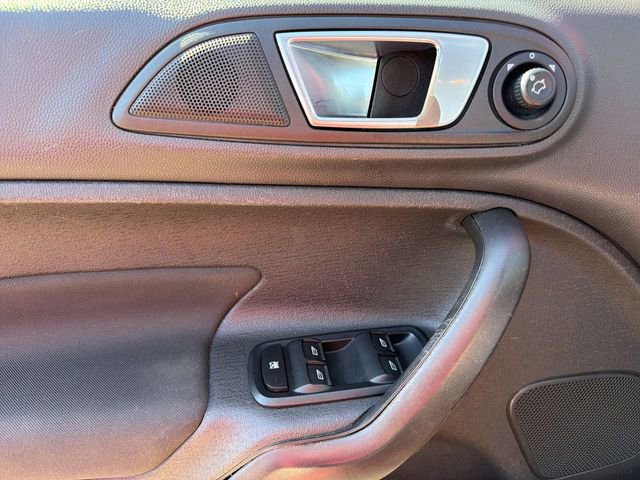 Used 2016 Ford Fiesta SE image 21