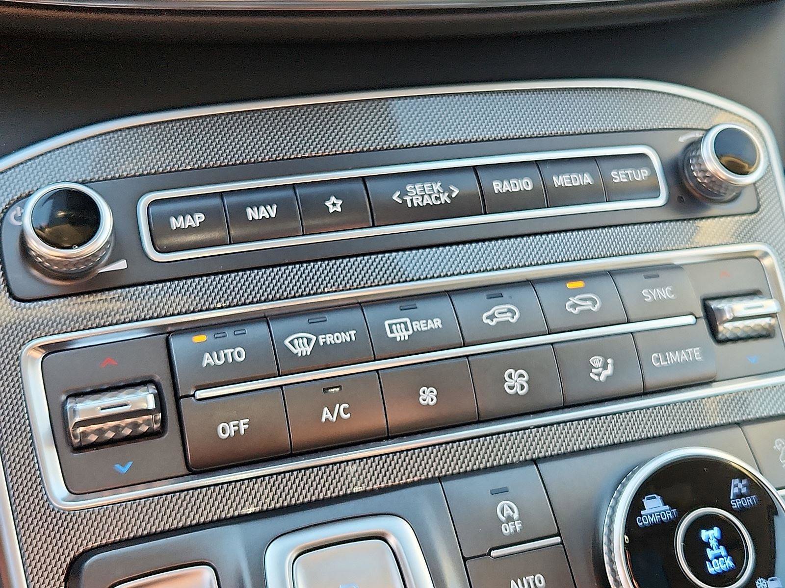 Used 2023 Hyundai Santa Fe Limited image 16