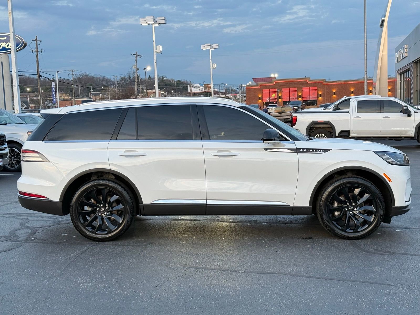 Used 2025 Lincoln Aviator Reserve w/ Illumination Package AWD/4WD image 2
