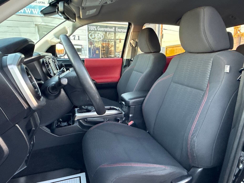 Used 2018 Toyota Tacoma SR5 image 12