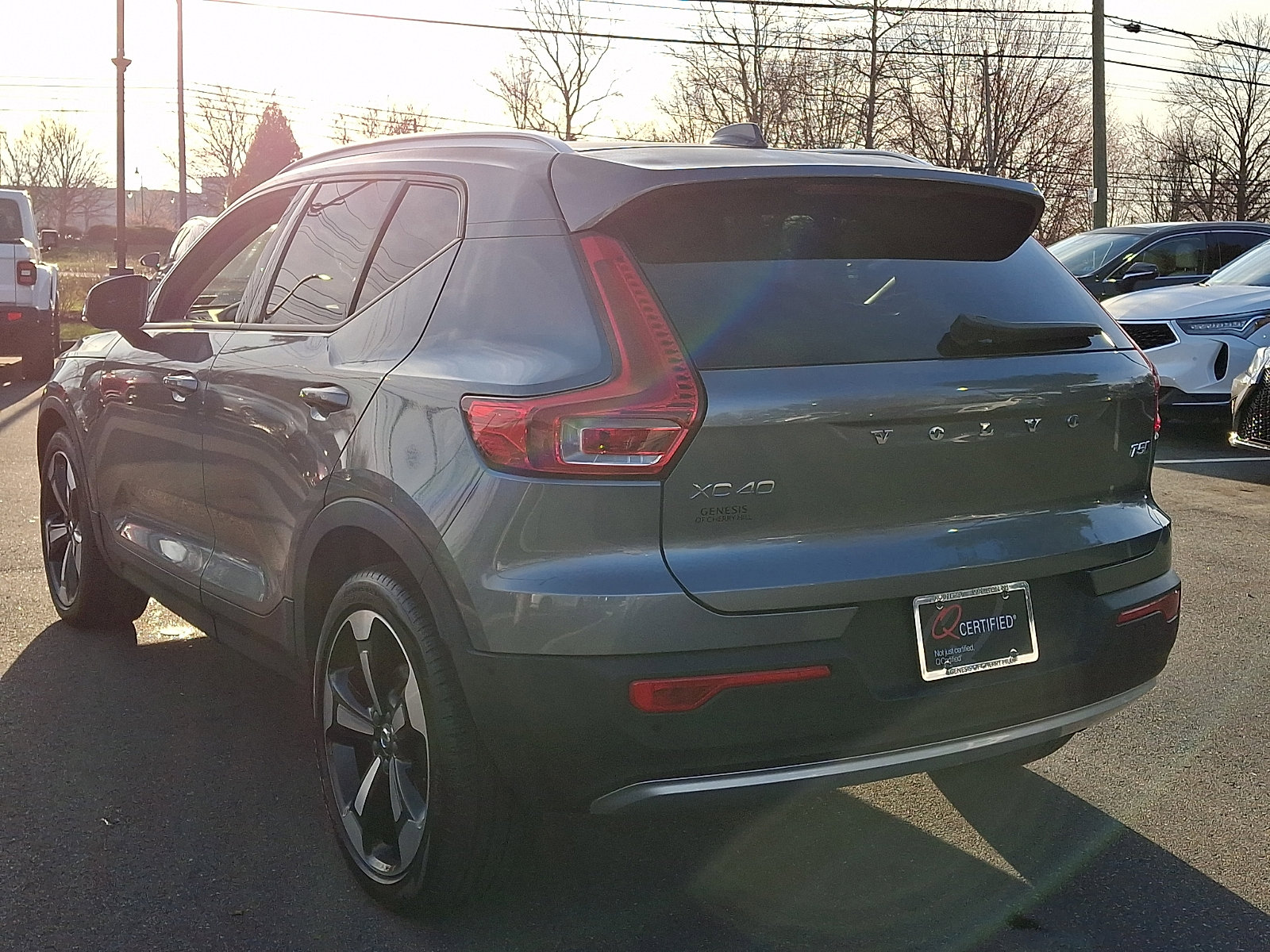 Used 2019 Volvo XC40 T5 Momentum image 4