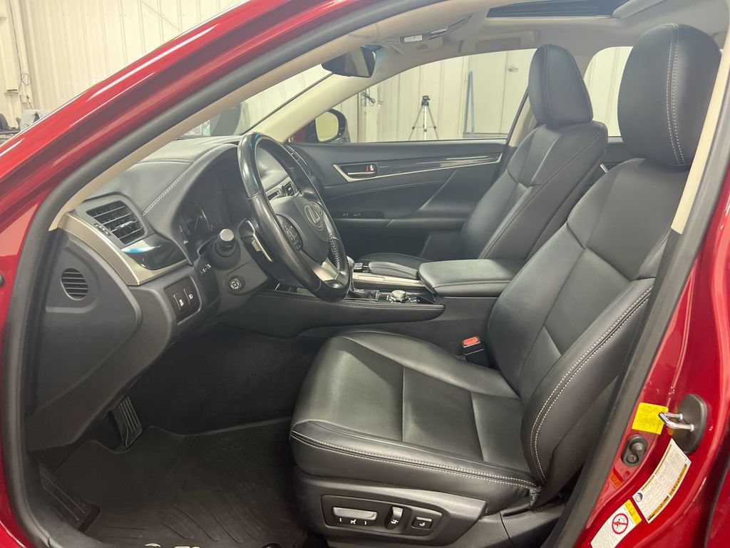 Used 2017 Lexus GS 200t w/ Preferred Accessory Package RWD image 21