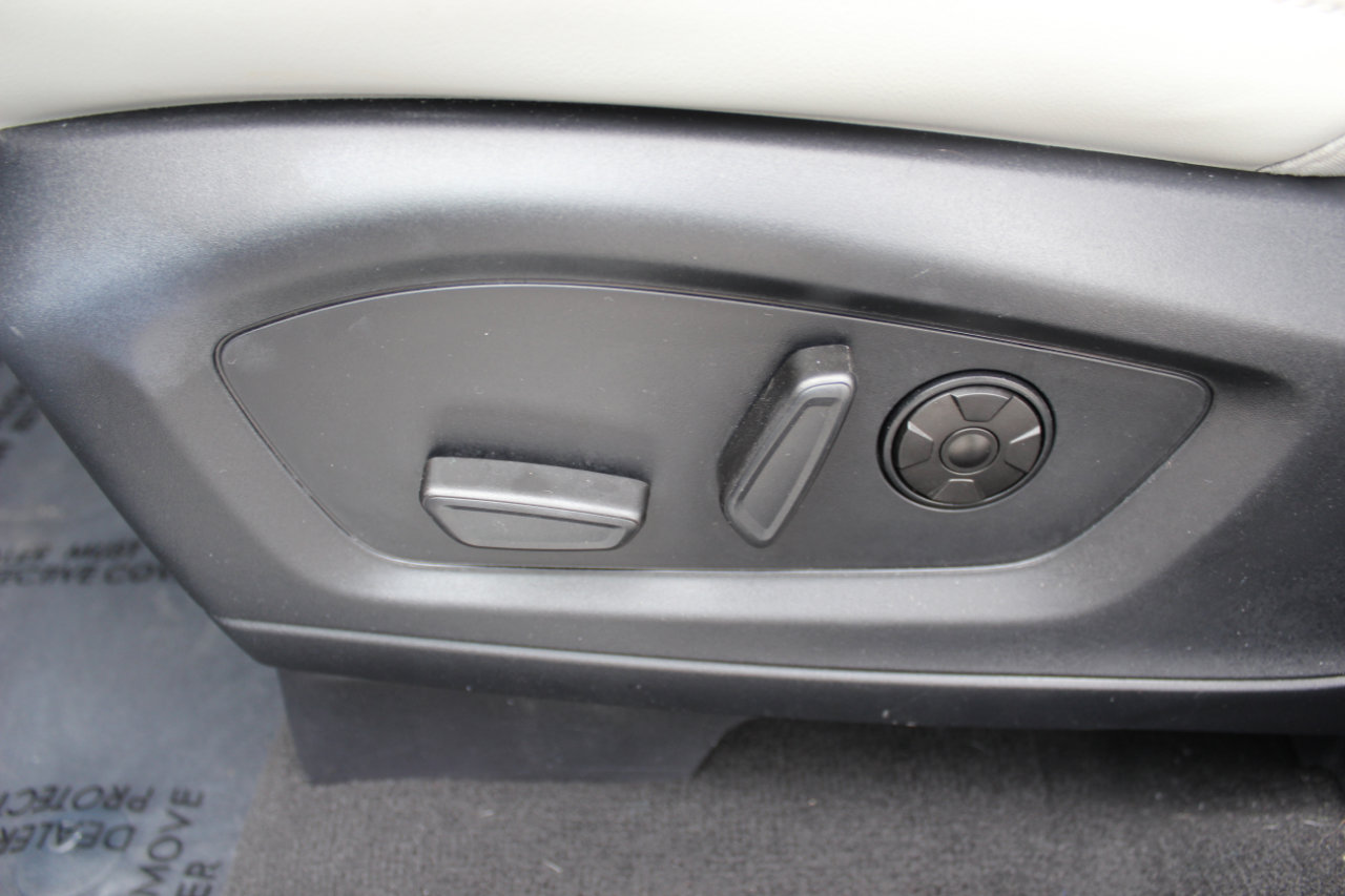 Used 2025 Ford Explorer Platinum w/ LUX Leather Package image 17