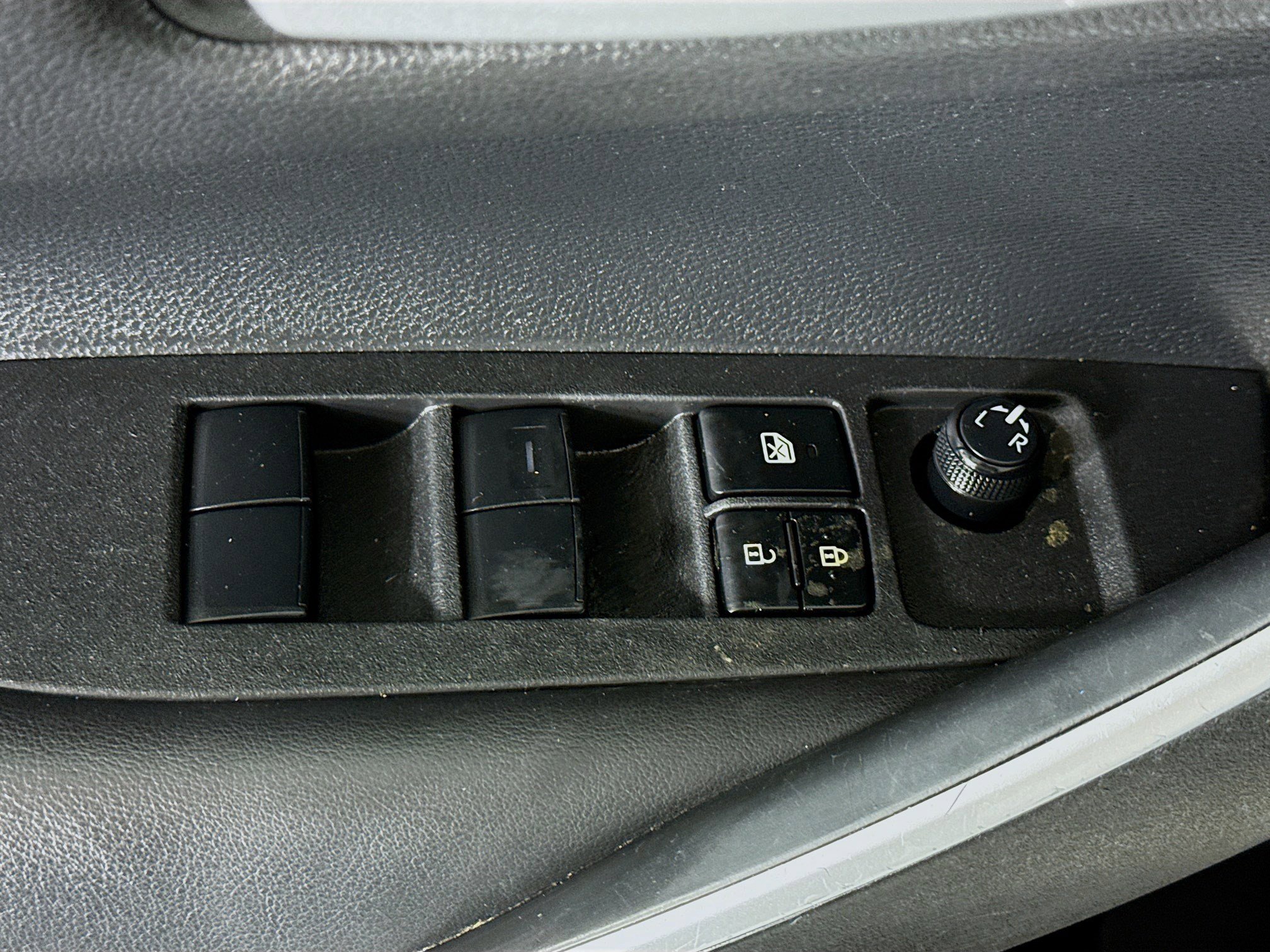 Used 2021 Toyota Corolla SE w/ Carpet Mat Package (TMS) image 23