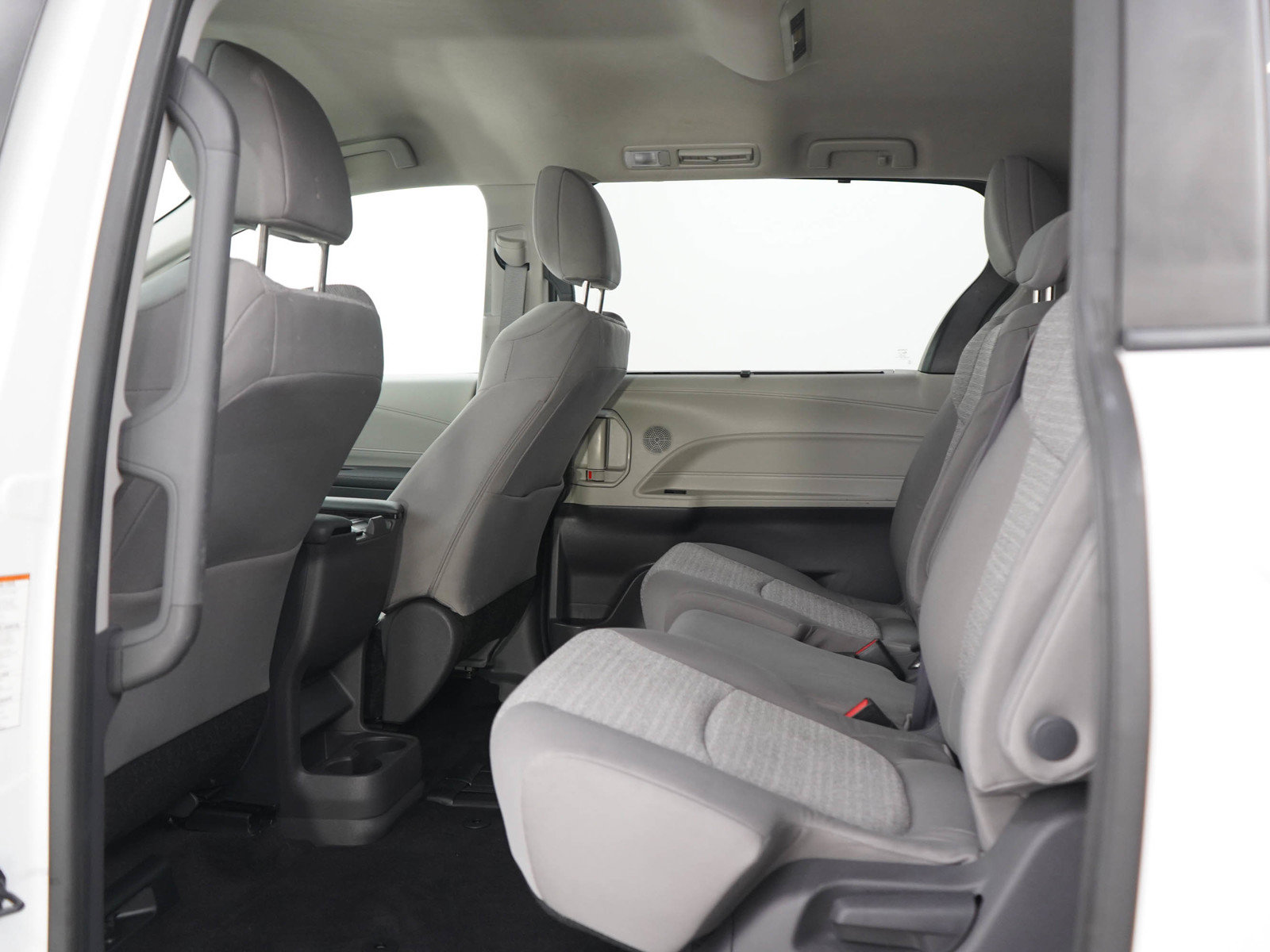Used 2021 Toyota Sienna LE AWD/4WD image 18