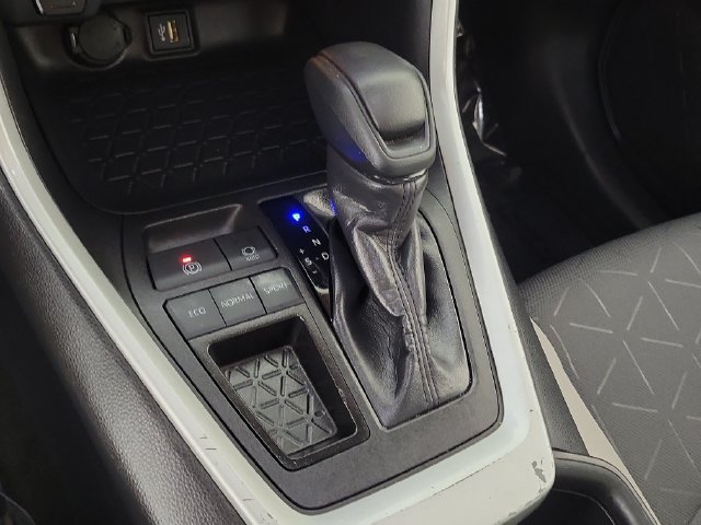 Used 2024 Toyota RAV4 XLE w/ Convenience Package FWD image 31