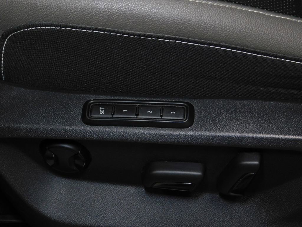 Used 2020 Volkswagen Atlas Cross Sport SEL Premium R-Line image 34