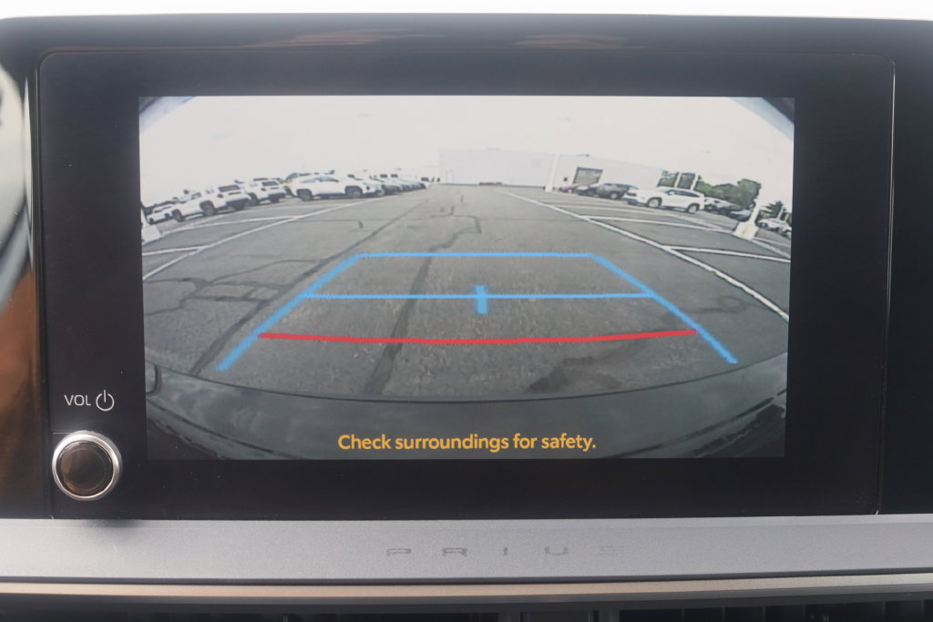 Used 2025 Toyota Prius LE FWD image 4
