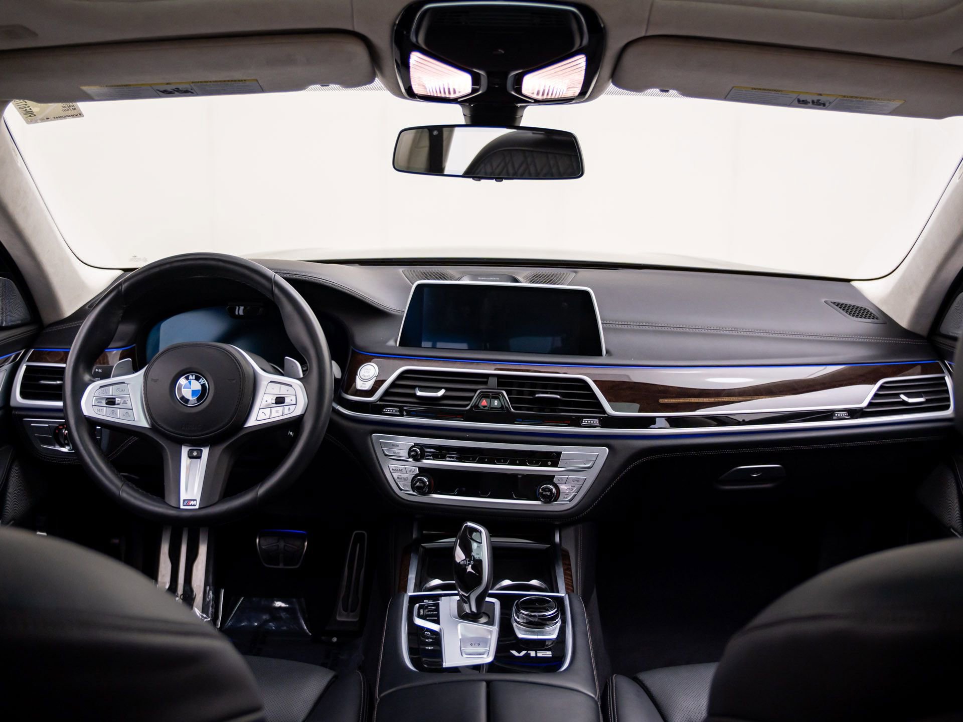 Used 2022 BMW M760i xDrive image 10