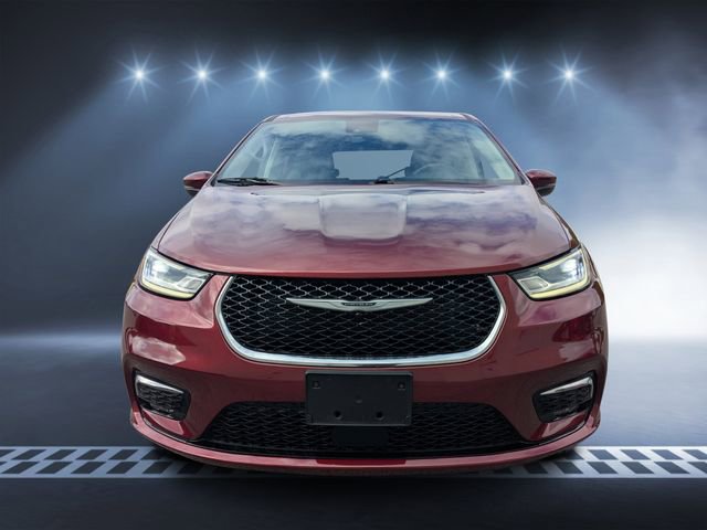 Used 2023 Chrysler Pacifica Touring-L image 7