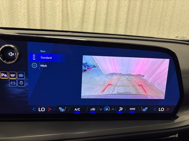 Used 2026 Chevrolet Traverse LT FWD image 19