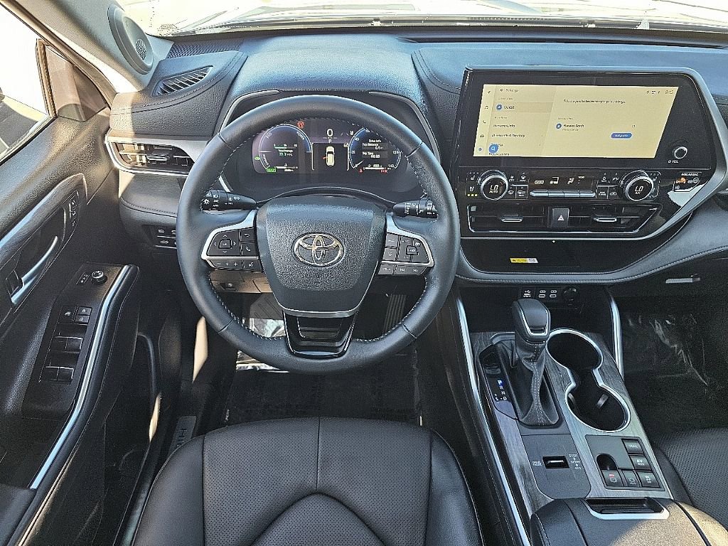 Used 2025 Toyota Highlander Limited image 24