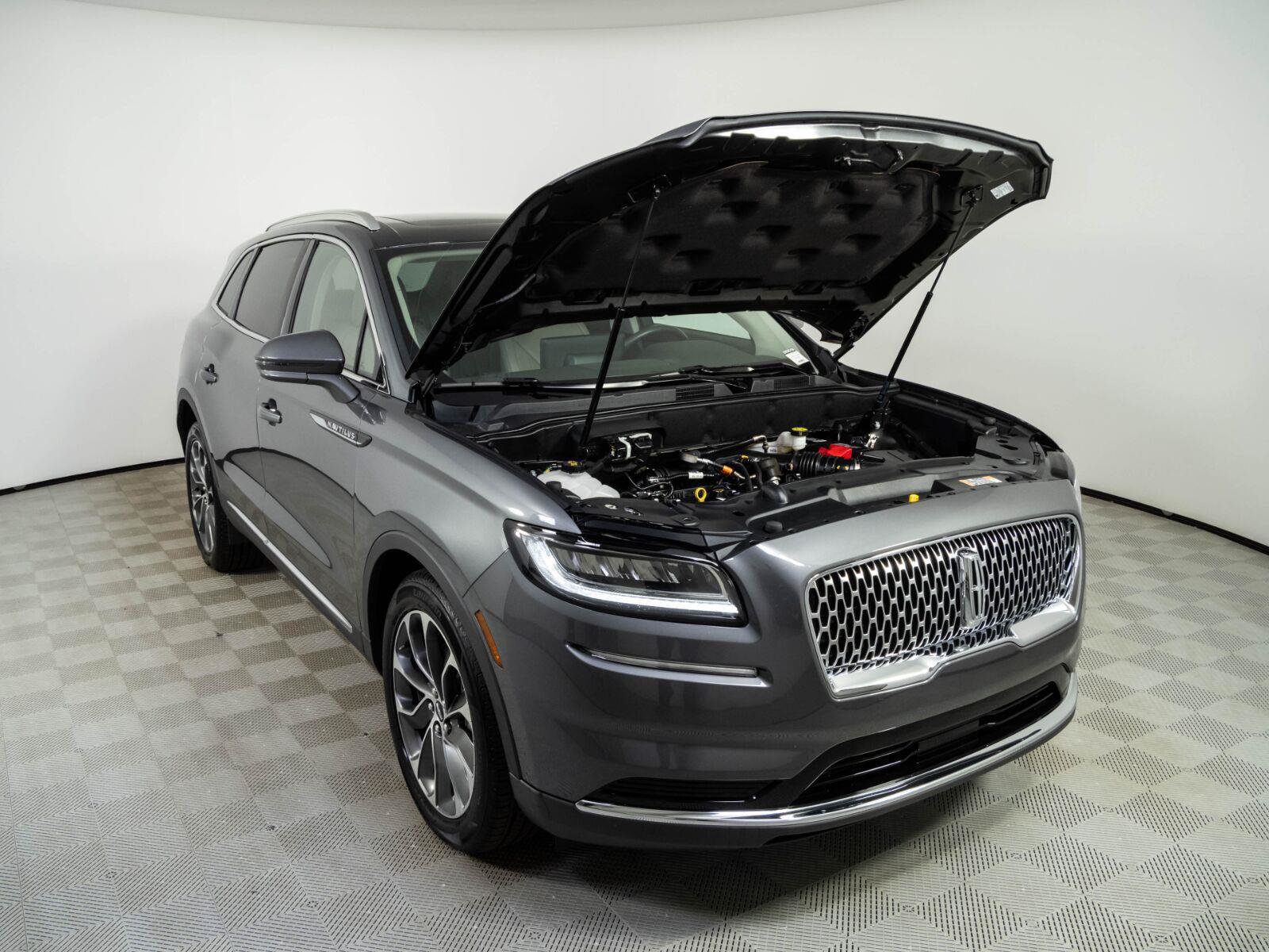Used 2022 Lincoln Nautilus Reserve AWD/4WD image 33