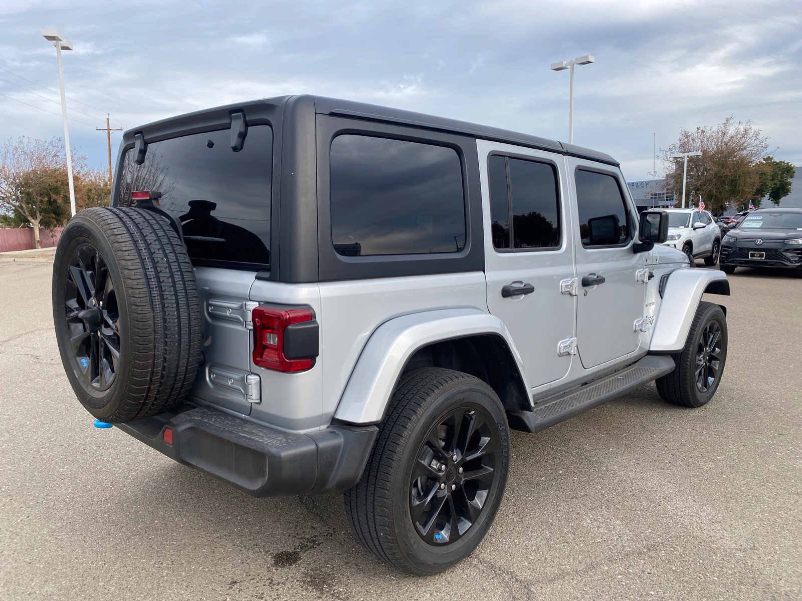 Used 2022 Jeep Wrangler Unlimited Sahara w/ Cold Weather Group AWD/4WD image 4