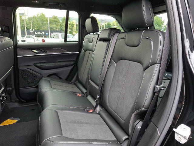 New 2027 Jeep Grand Cherokee Altitude AWD/4WD image 6