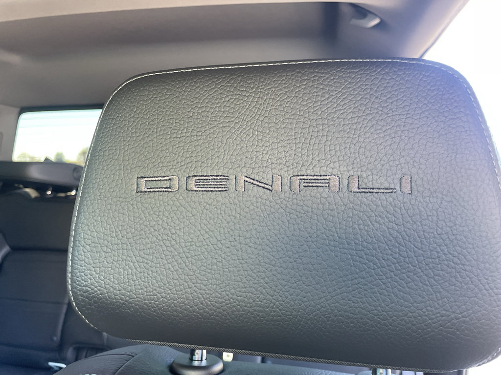 Used 2023 GMC Sierra 2500 Denali image 49