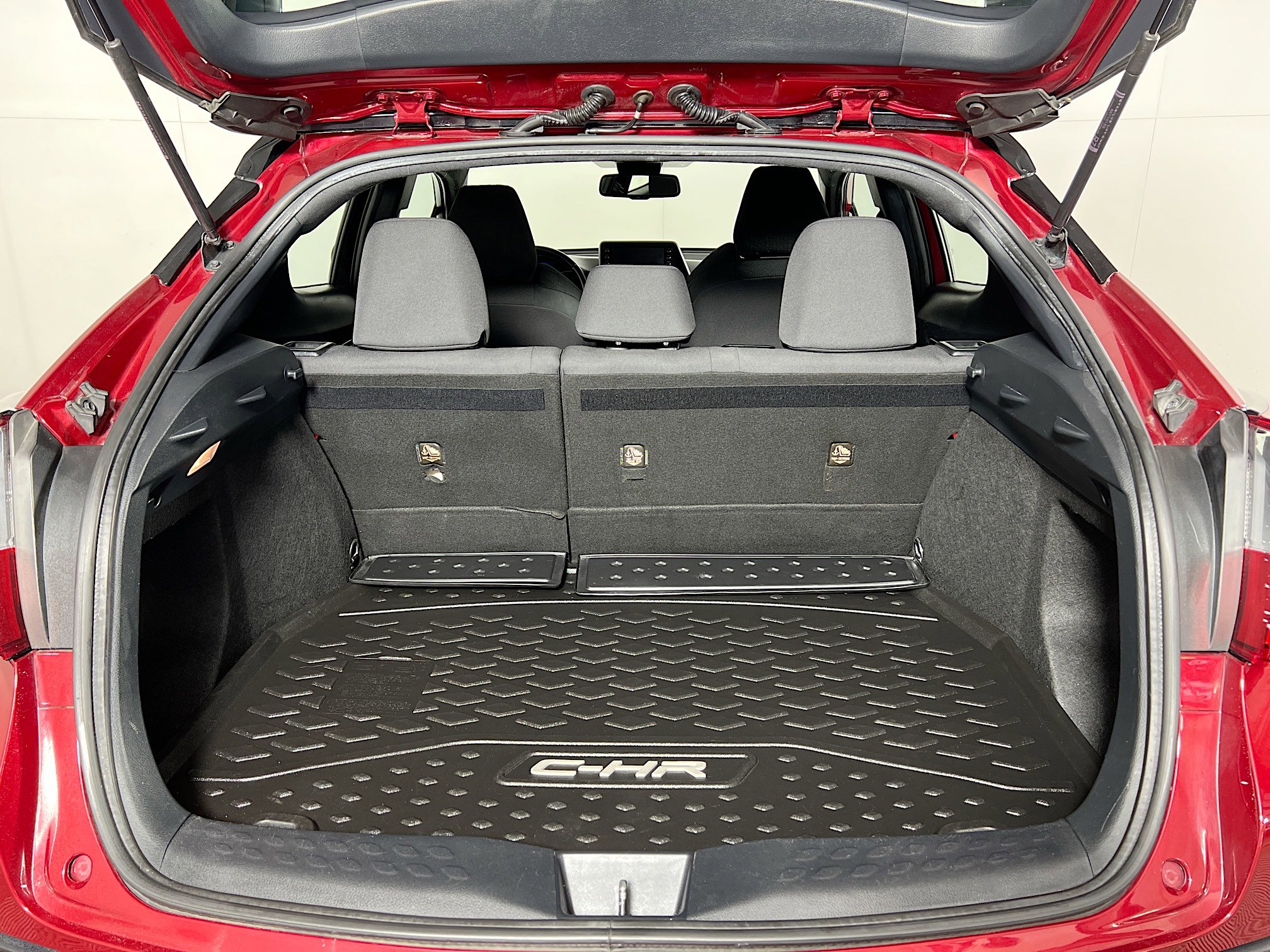 Used 2019 Toyota C-HR XLE FWD image 21