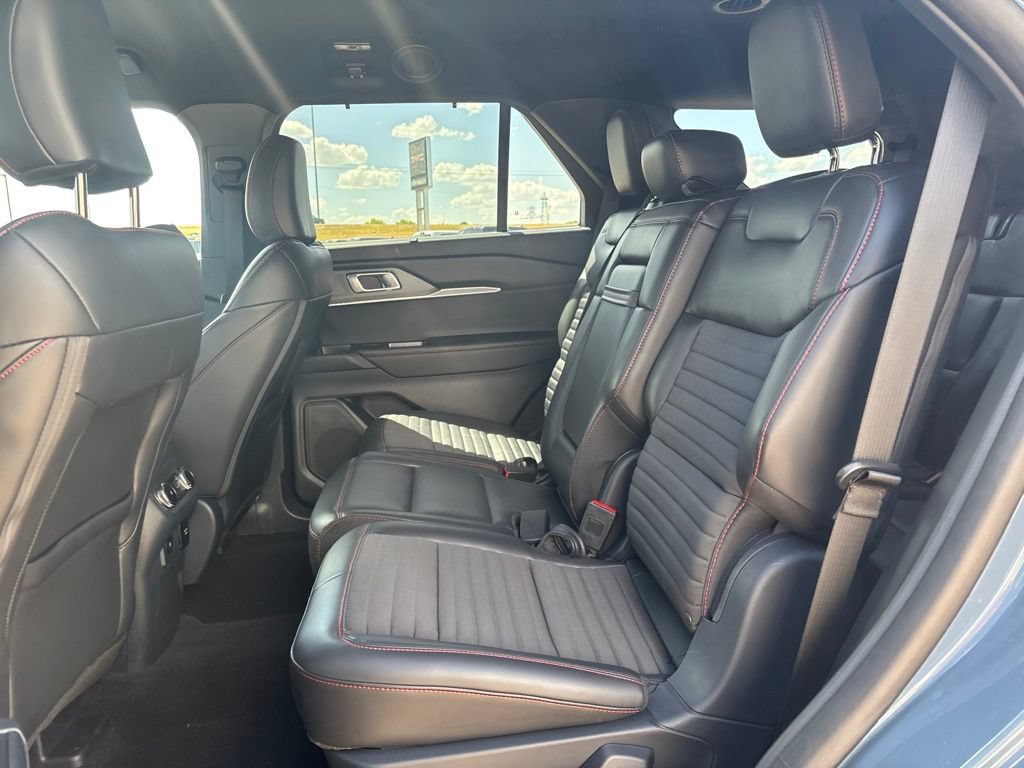 Used 2025 Ford Explorer ST-Line w/ Premium Package RWD image 8