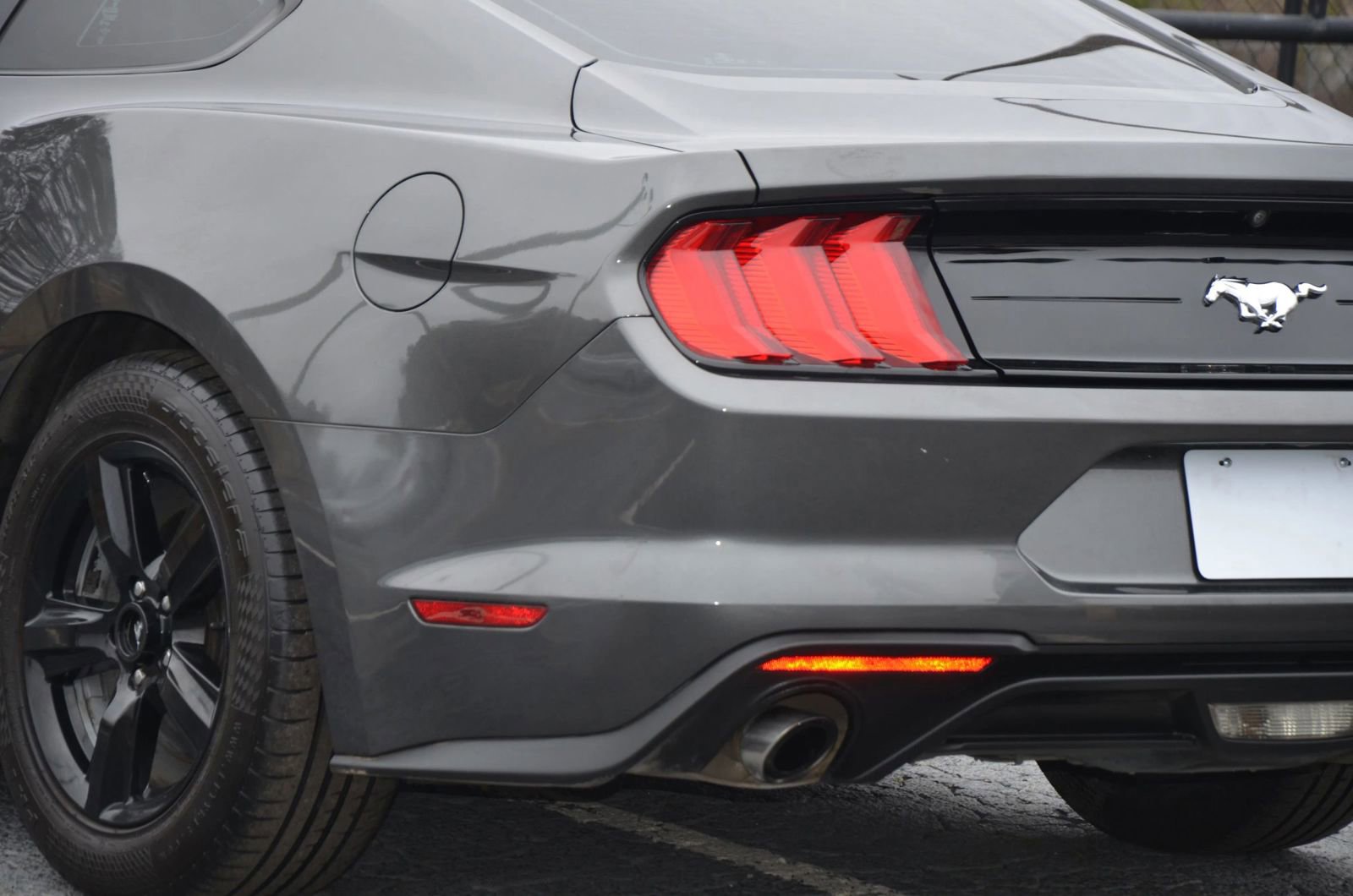 Used 2018 Ford Mustang Coupe image 23