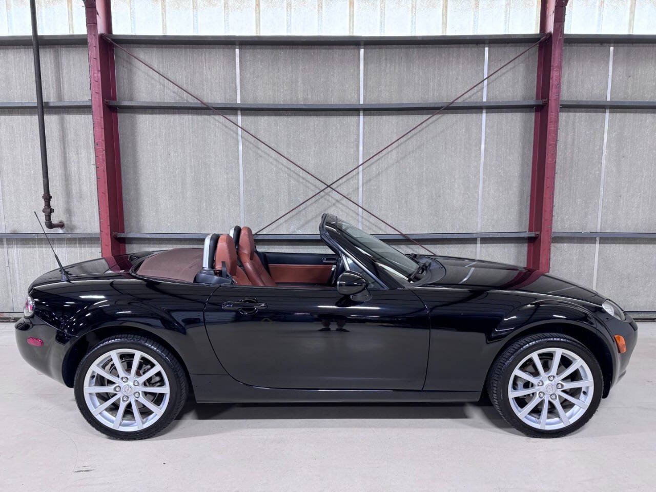 Used 2006 MAZDA MX-5 Miata Grand Touring RWD image 39