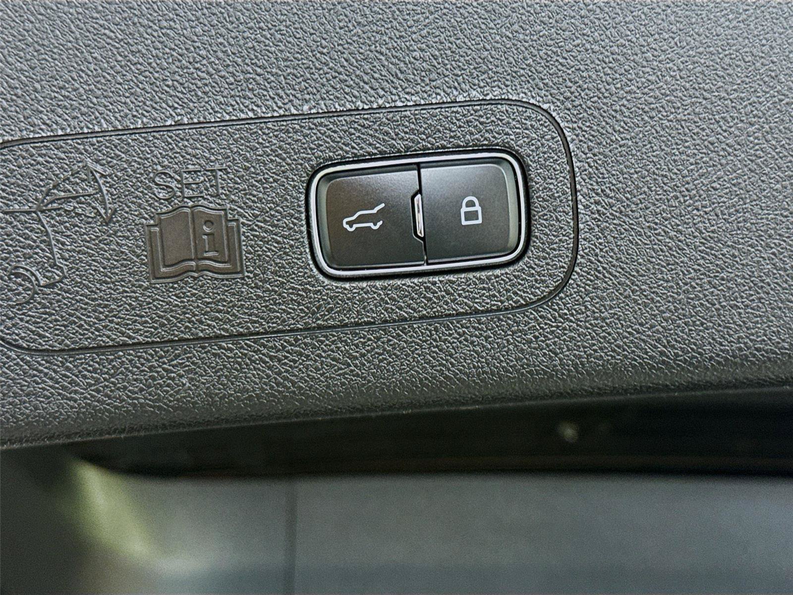Used 2023 Lincoln Aviator Reserve AWD/4WD image 24
