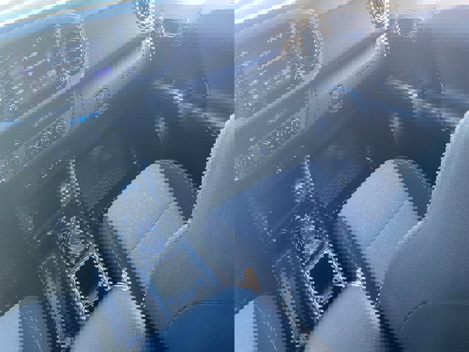 Used 2022 Toyota Tacoma TRD Off-Road image 17