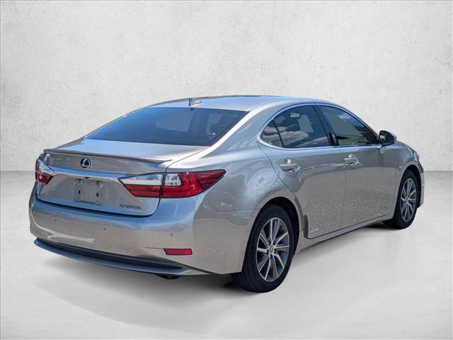 Used 2016 Lexus ES 300h w/ Luxury Package w/Wood Trim FWD image 5