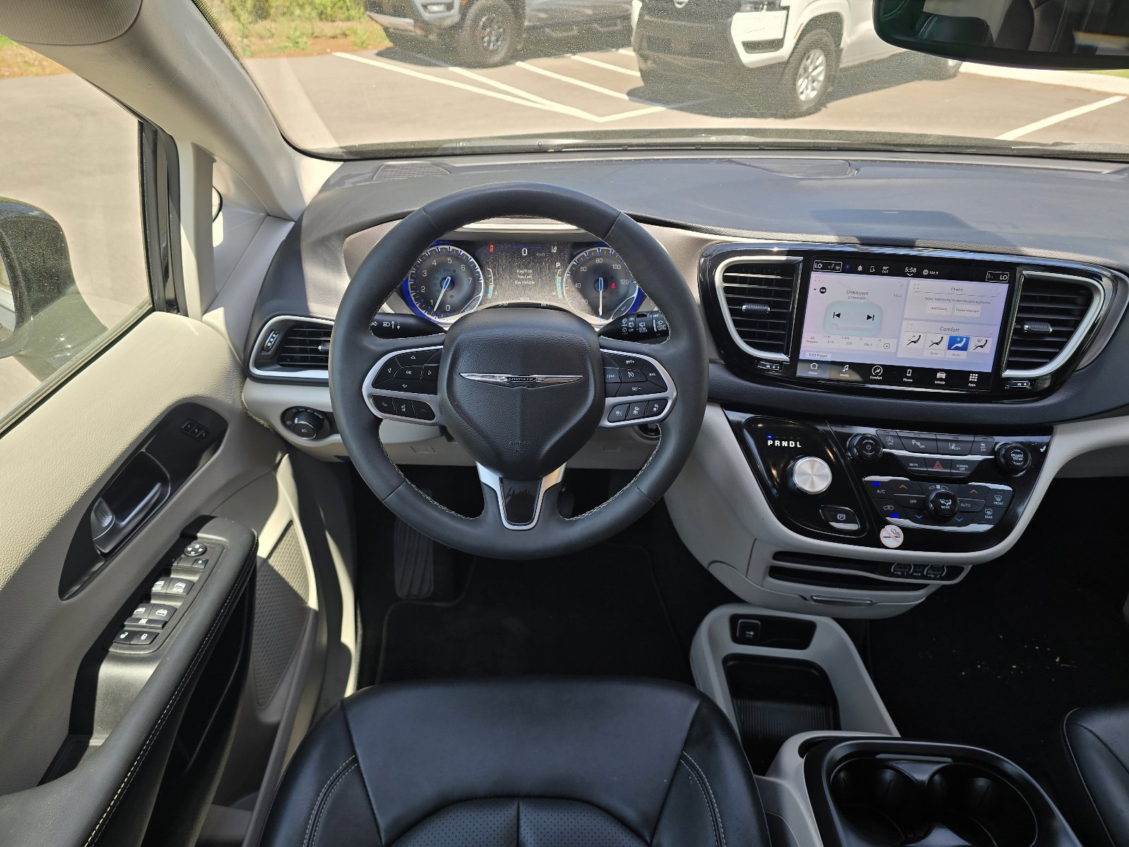 Used 2024 Chrysler Pacifica Touring-L FWD image 14