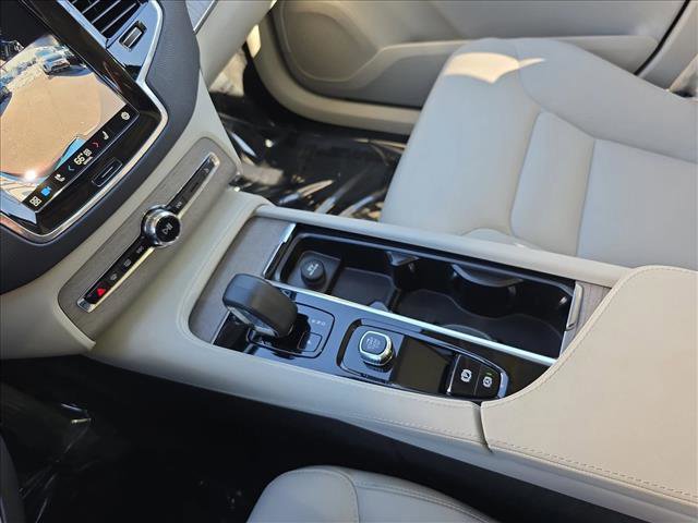 Used 2025 Volvo XC90 B6 Plus w/ Protection Package Premier AWD/4WD image 24