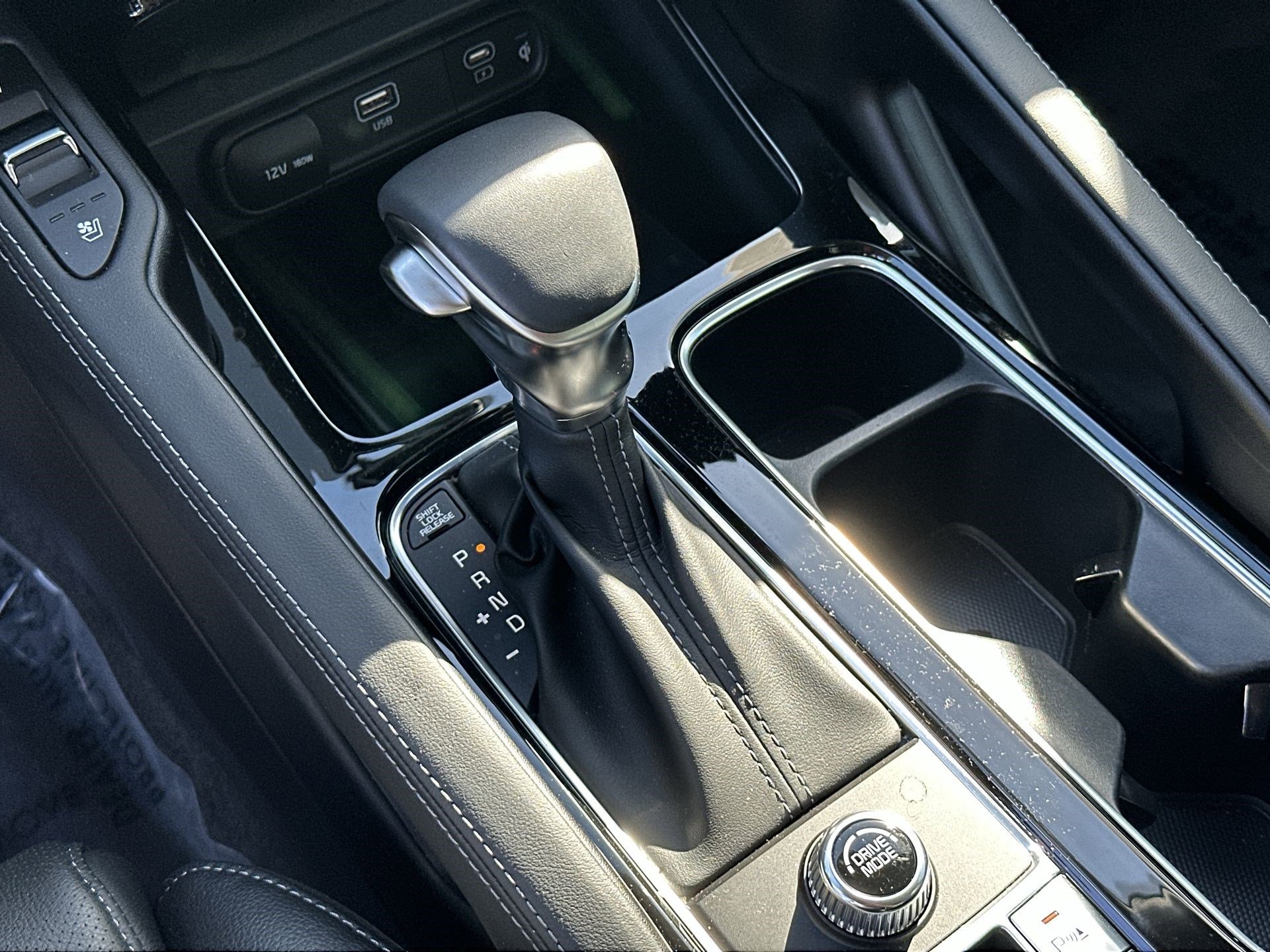 Used 2025 Kia Telluride SX w/ SX Captain's Chair Package image 22