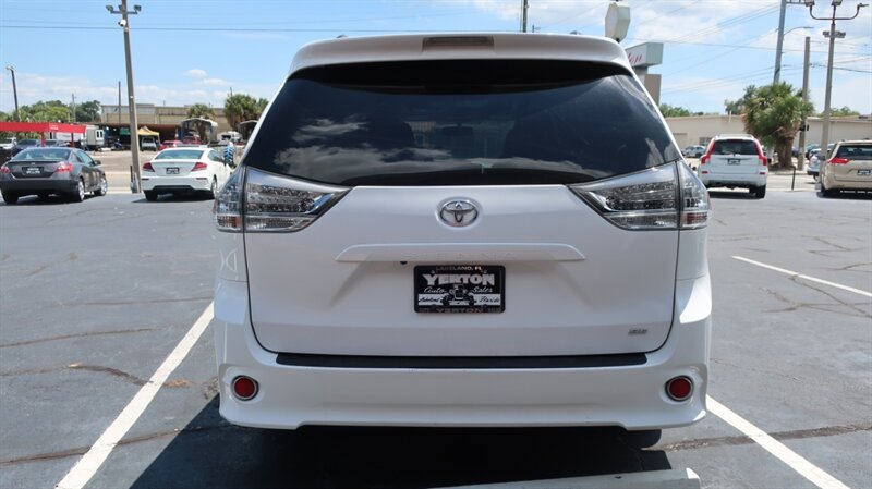 Used 2017 Toyota Sienna SE Premium FWD image 8
