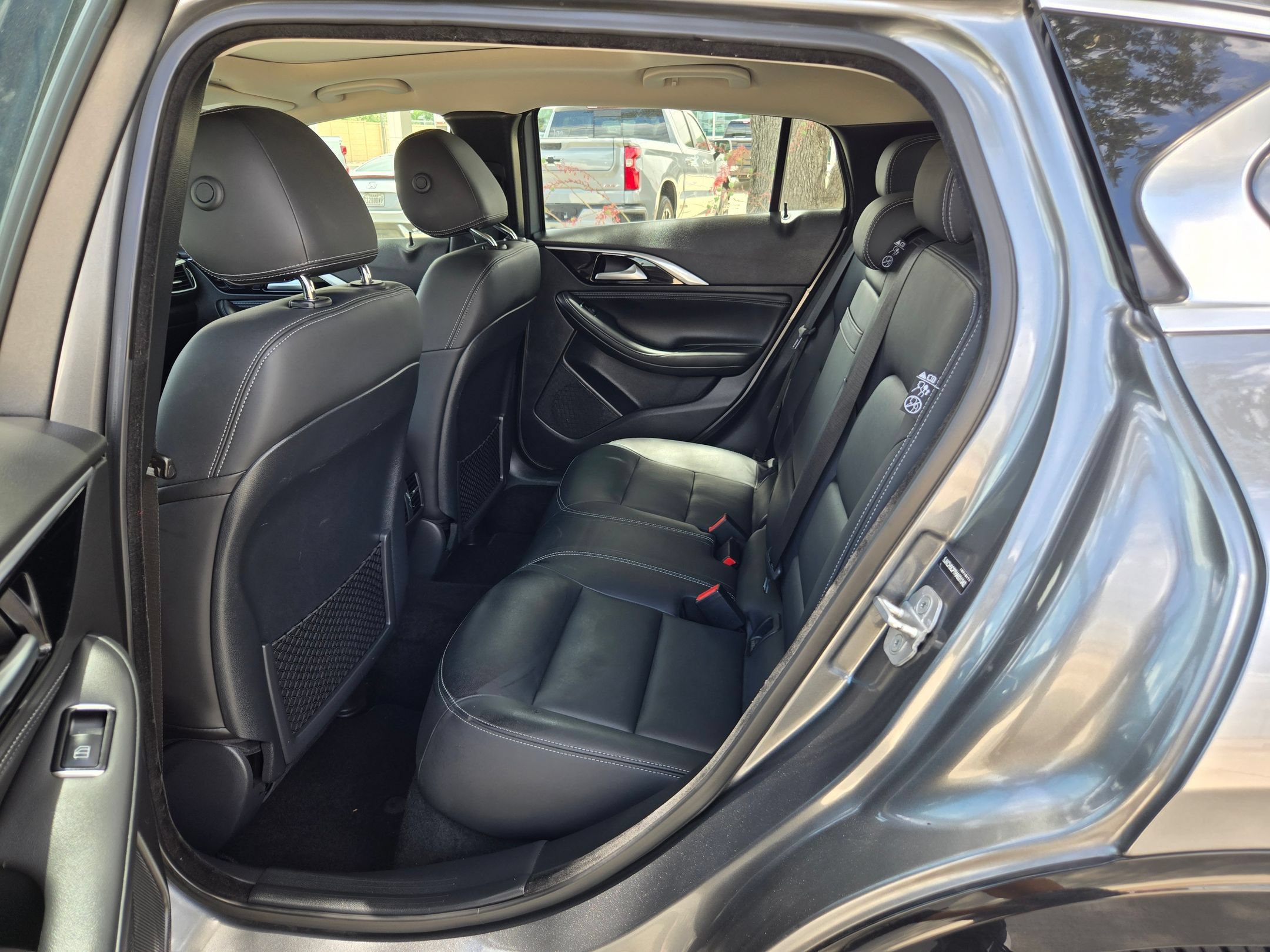 Used 2017 INFINITI QX30 Premium w/ Navigation Package FWD image 21