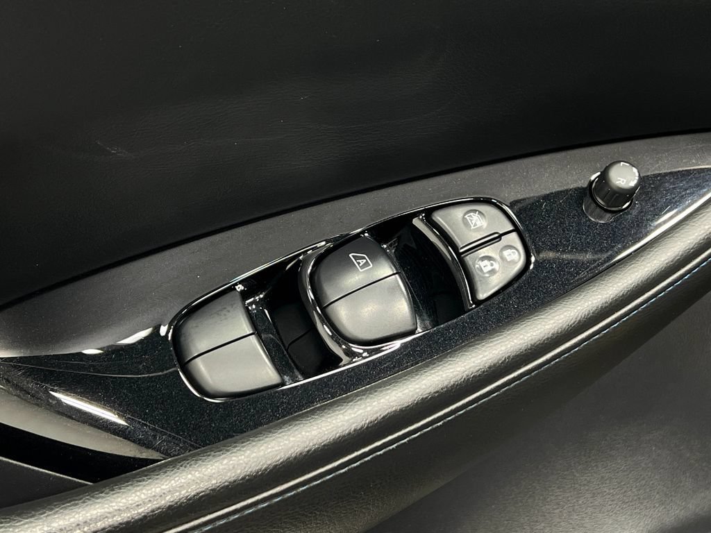 Used 2018 Nissan Leaf SL w/ SL Technology Package FWD image 16