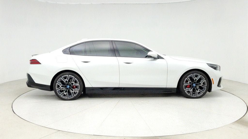 Used 2025 BMW i5 xDrive40 w/ M Sport Package AWD/4WD image 4