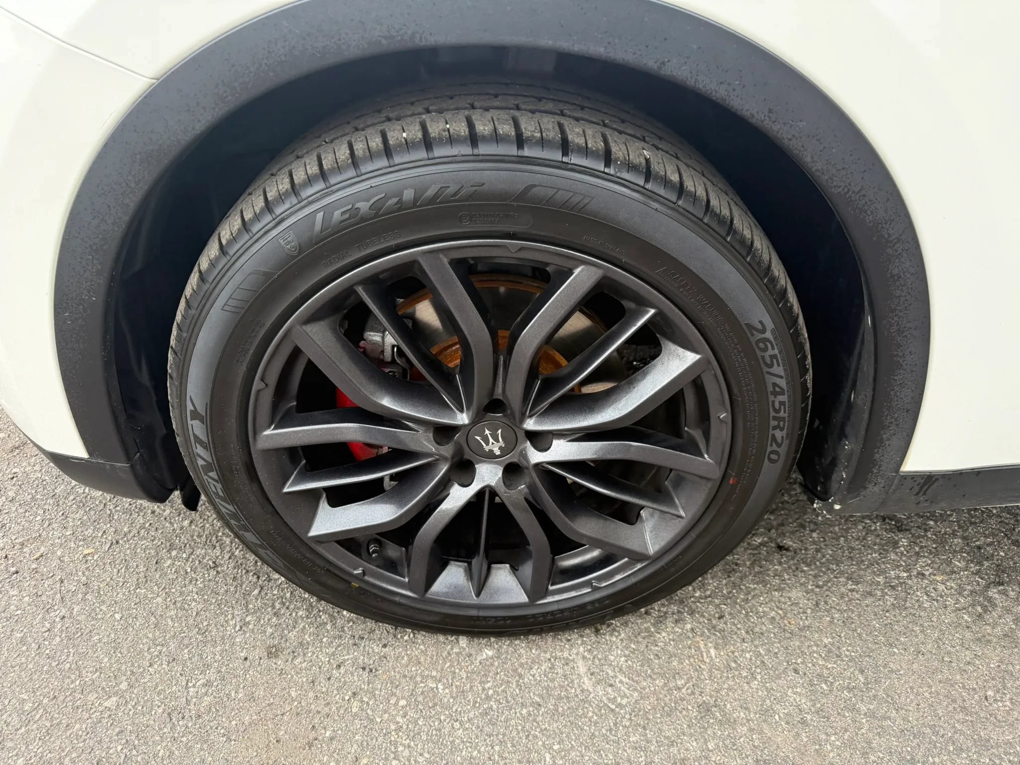 Used 2018 Maserati Levante AWD/4WD image 36