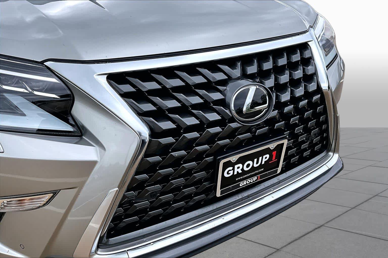 Used 2023 Lexus GX 460 Luxury w/ Sport Design Package AWD/4WD image 30