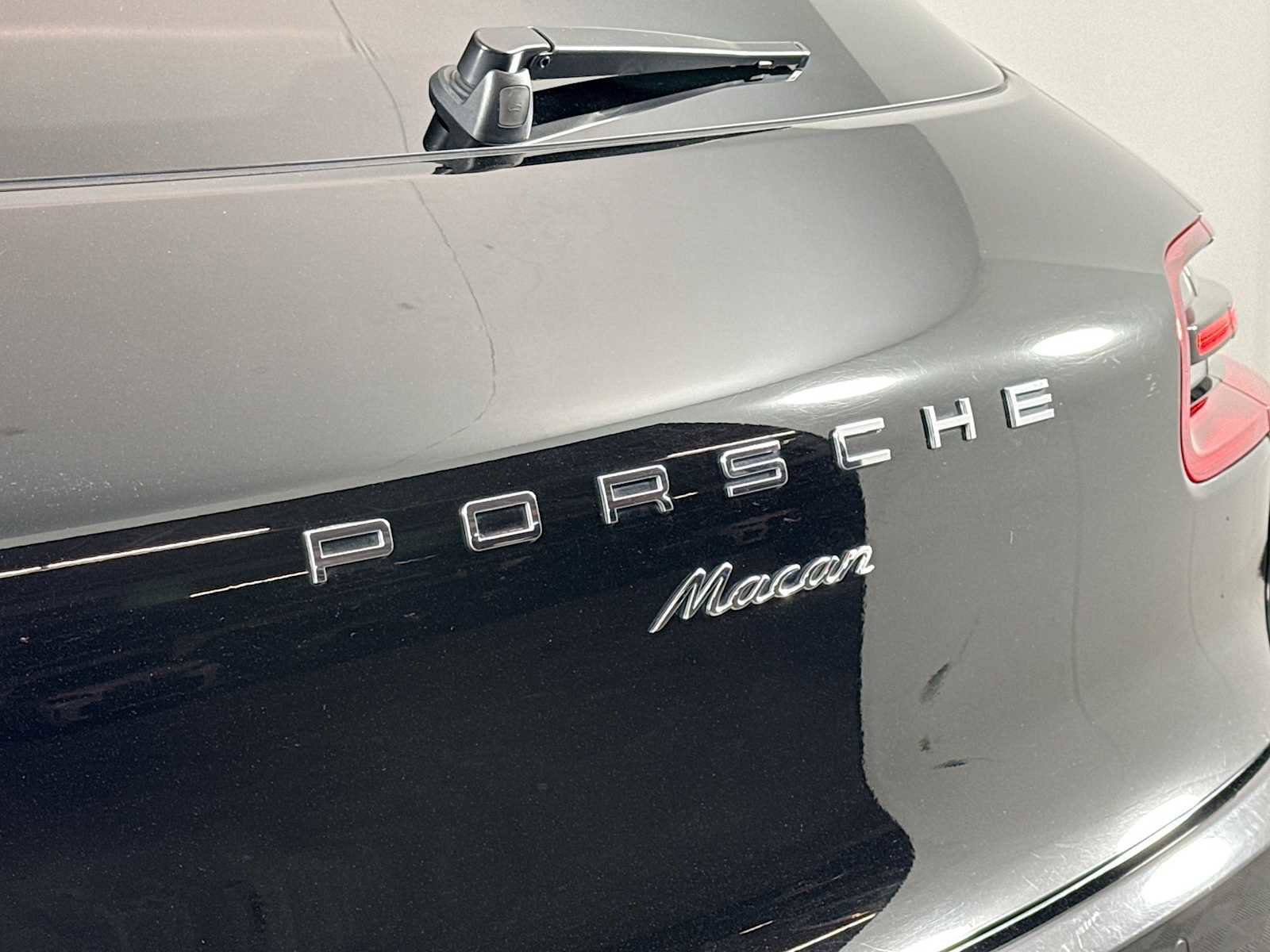 Used 2017 Porsche Macan image 32