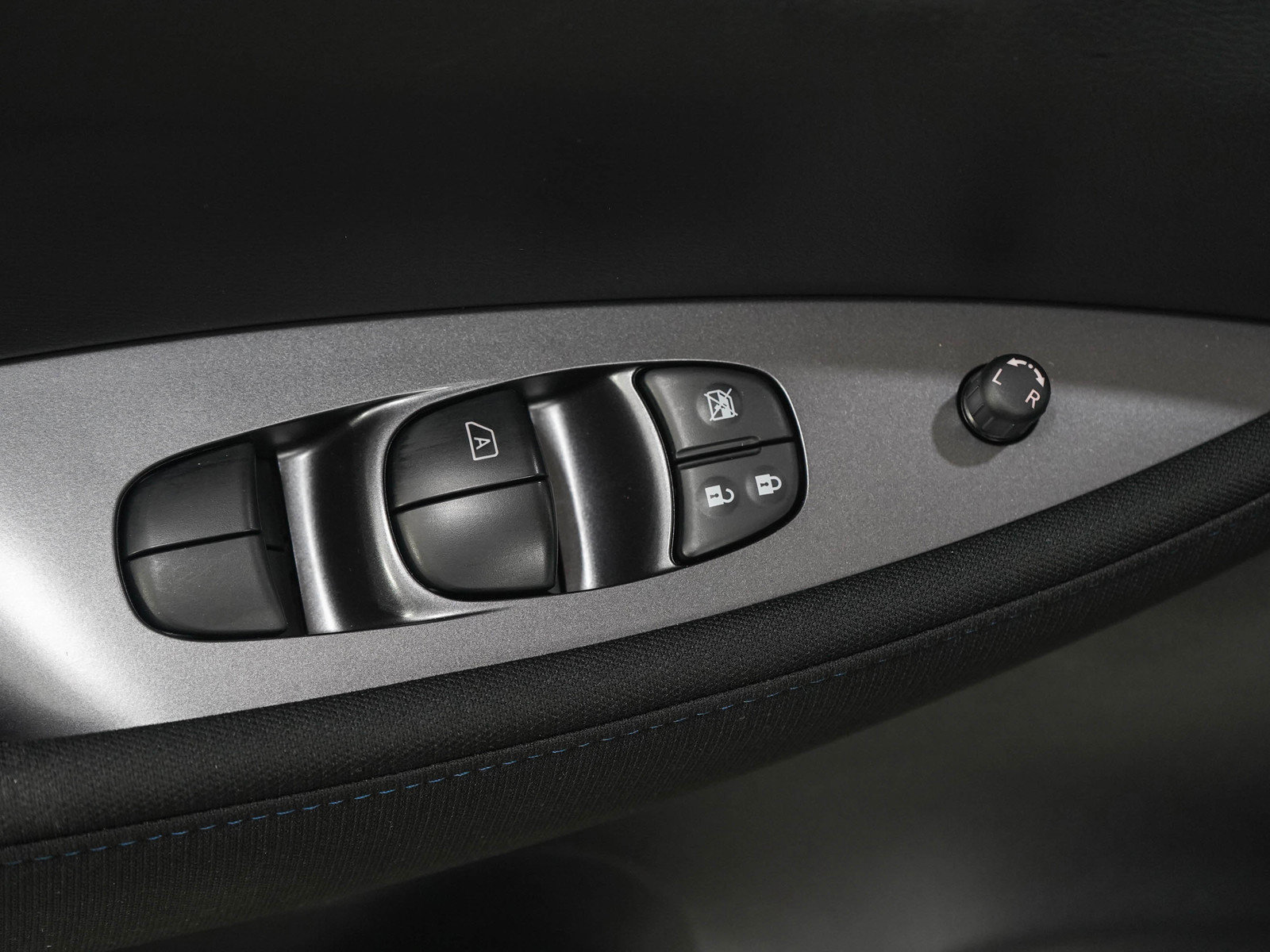 Used 2025 Nissan Leaf S FWD image 20