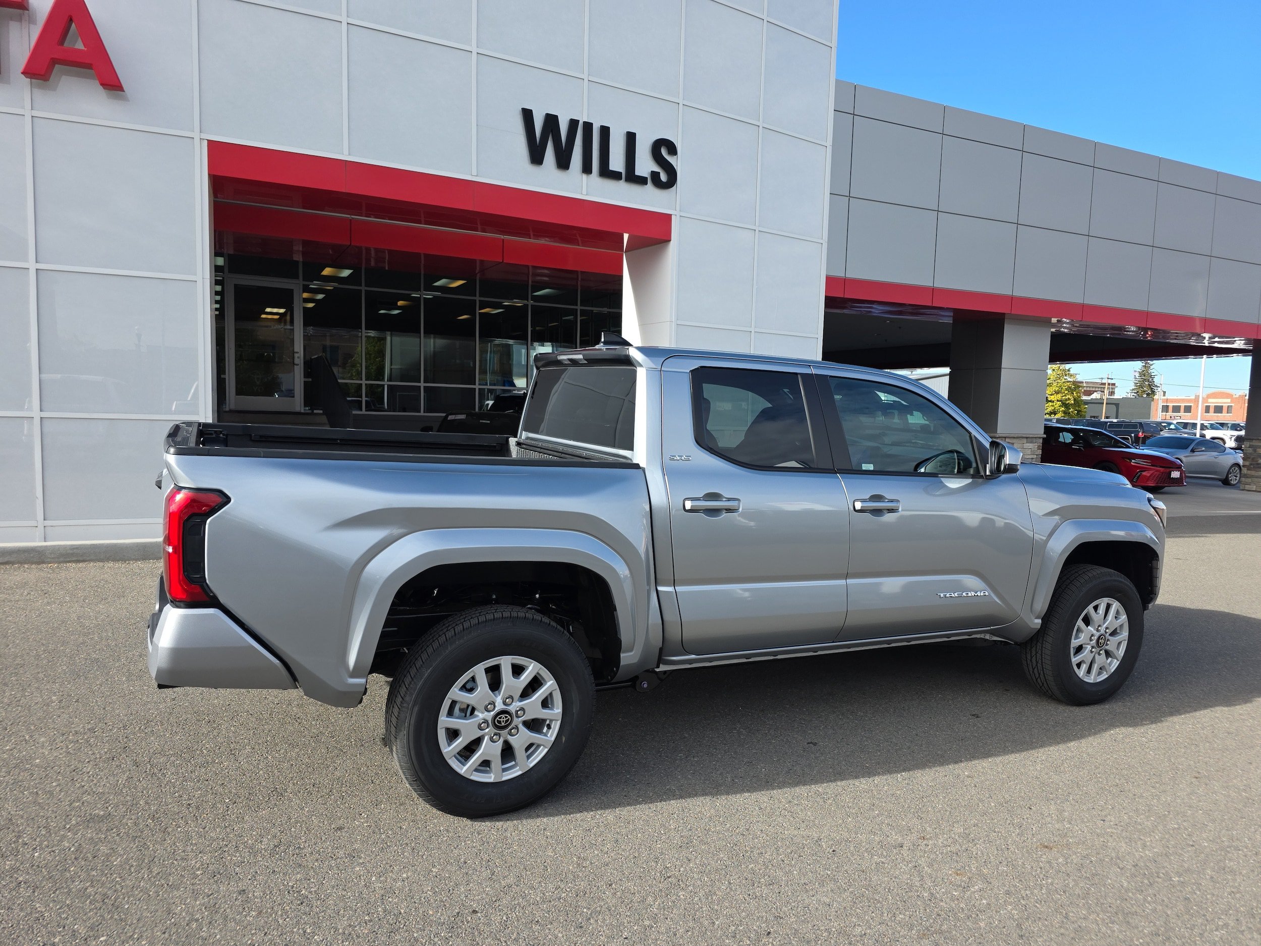 Used 2026 Toyota Tacoma SR5 AWD/4WD image 7